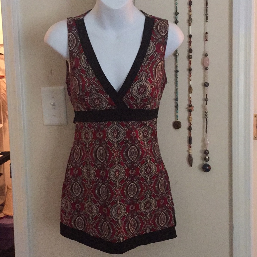 Size M sleeveless top